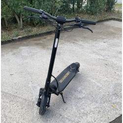 Sharkset RS1 - dva dvyhuny po 1400 Vt - batareya 20 hod - zapas khodu vid 50 do 70 km Sharkset - 4 Sharkset RS1 - dva dvyhuny po